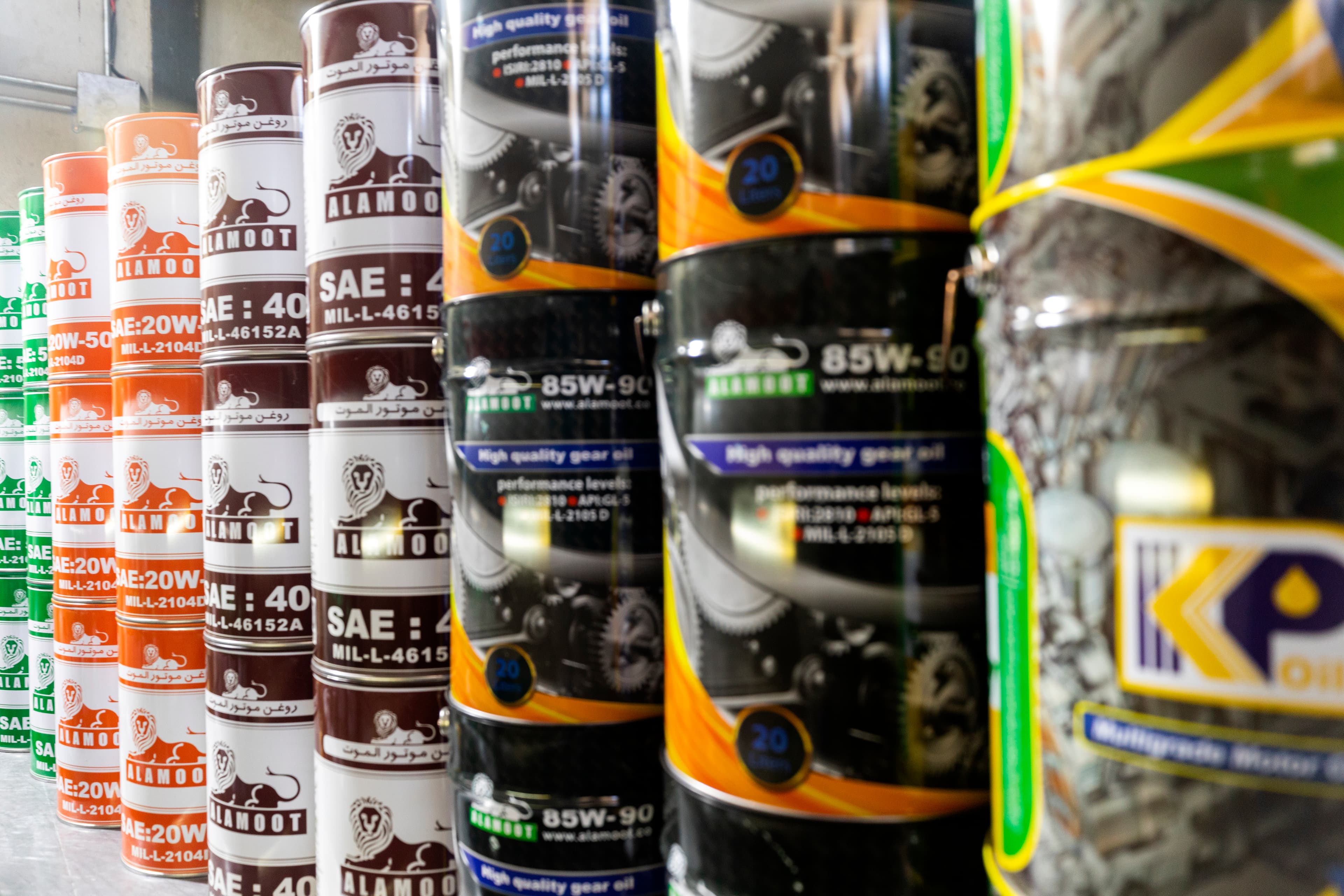 High-performance engine oil